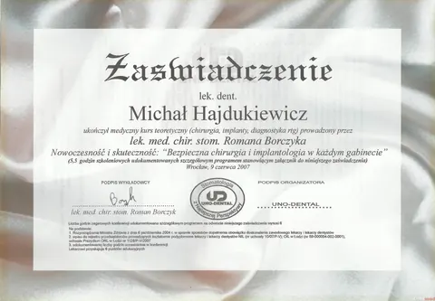 Michał Hajdukiewicz — Chirurgia i implantologia w gabinecie